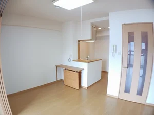 のマンスリーマンション・ウィークリーマンション「アンソレイエ　（前裁町） 306・洋室(No.1252856)」メイン画像