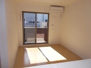 のマンスリーマンション・ウィークリーマンション「コンフォート下奈良　Ⅱ 101・洋室(No.1253643)」メイン画像