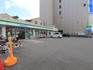 ファミリーマート 福山霞町店まで徒歩３分