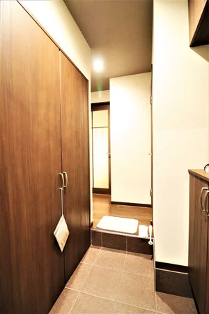 大きなクロークやシューズＢＯＸがあり収納豊富♪お二人で入居された場合でも荷物の置き場所に困らず、いつも清潔な空間を保つことが可能です！！