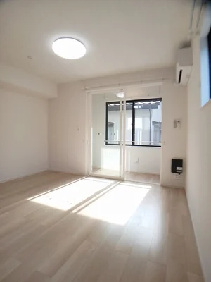 のマンスリーマンション・ウィークリーマンション「Ｄｅｎｂｅ塩津Ⅰ 105・洋室(No.1254494)」メイン画像