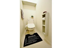 ウォシュレットつきのトイレです。老若男女皆様に安心してご利用いただけますね☆トイレにもトイレ用洗剤とトイレ用ブラシをご用意しておりますので長期ご利用の場合の気になる汚れなどもお掃除して頂けます＾＾