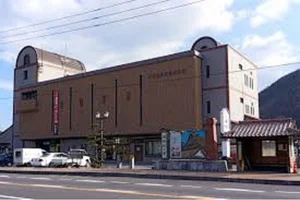 伊部駅まで車で19分、10.9km。