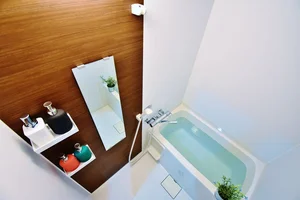 シャンプーやリンスなどの消耗品もご用意しております♪浴槽も広々としておりますのでゆっくりとおくつろぎください！