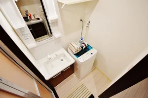 嬉しい独立洗面台付き♪大きな鏡で身支度!(^^)!急がしい朝もバタバタしません♪室内洗濯機には、ご入居当日からご利用いただけますよう、洗濯用洗剤もご用意させていただいております☆彡