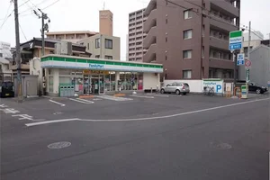 ファミリーマート大供2丁目店まで徒歩14分、1.1km。