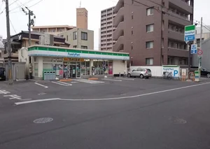 ファミリーマート大供2丁目店まで徒歩14分、1.1km｡