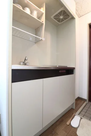 手入れが簡単なIHコンロですので常に綺麗好きの方にもオススメです。ご用意しているフライパンももちろんIH対応のものなので、入居してすぐ自炊も可能です♪