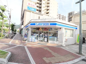 ローソン呉中央店まで徒歩8分