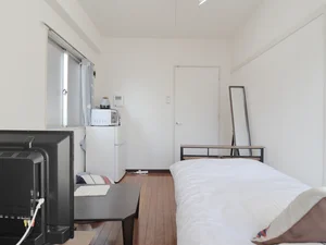 冷蔵庫などの主要な家電類もついておりますので、入居してすぐに生活が始められます