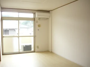 のマンスリーマンション・ウィークリーマンション「ロイヤルＮＩＳＨＩＫＩ 202・洋室(No.1258885)」メイン画像