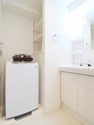 忙しい朝でも余裕をもって身だしなみが整えることができる独立洗面台!室内洗濯機なので天気が悪い日でも洗濯することができます。また、洗濯洗剤もご用意しておりますので、入居即日に洗濯可能です♪