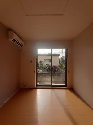 愛媛県のマンスリーマンション・ウィークリーマンション「アンダー　ワン　ルーフ　Ⅱ 102・洋室(No.1260037)」メイン画像