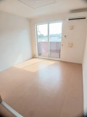 のマンスリーマンション・ウィークリーマンション「アールコフレ善通寺 102・洋室(No.1260339)」メイン画像