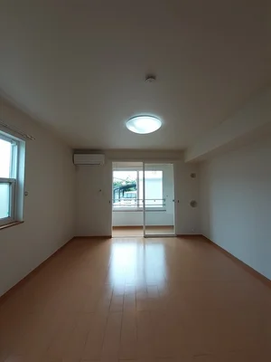 村上総合病院周辺のマンスリーマンション・ウィークリーマンション「メゾン・リヴェールⅢ 101・洋室(No.1261387)」メイン画像