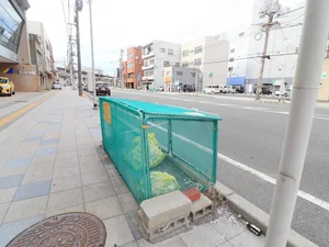 物件前　ゴミ捨て場　忙しい朝もすぐにゴミ捨てできて便利！