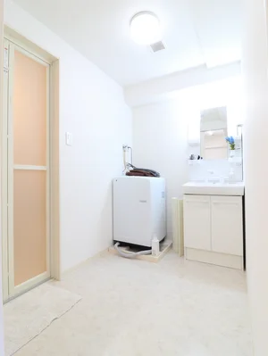 男女問わず人気の独立洗面台☆　お風呂上りや朝自宅にも便利な設備です♪