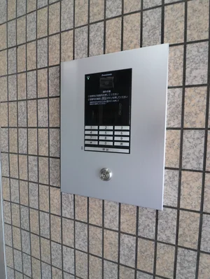 オートロック・インターホン付きでセキュリティ面も安心ですね！！