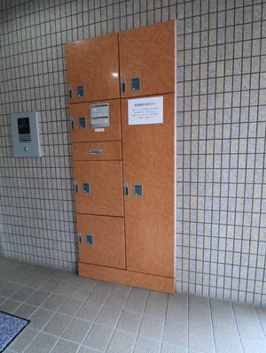 宅配BOXあり！　宅配便の受け取り時間を気にせず生活できるので　ネットショッピングなどにも一役！