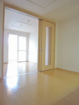 のマンスリーマンション・ウィークリーマンション「リバーサイド　セナ 101・洋室(No.1263693)」メイン画像