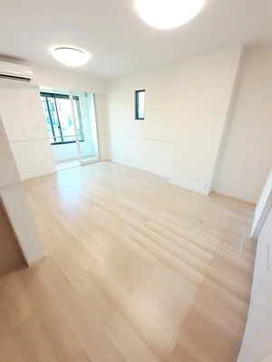 のマンスリーマンション・ウィークリーマンション「ｃｏｚｙ　ｃｏｕｒｔ　末武中 104・洋室(No.1263868)」メイン画像