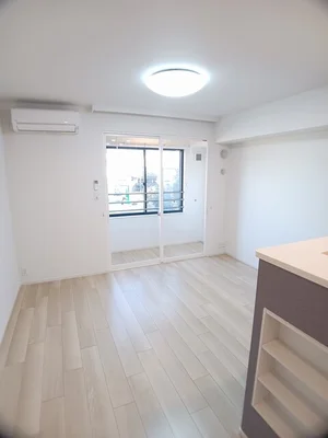 のマンスリーマンション・ウィークリーマンション「ソレイユ　ドゥ　ラペ 205・洋室(No.1263935)」メイン画像