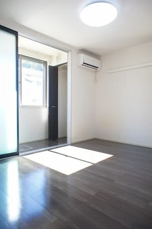 のマンスリーマンション・ウィークリーマンション「ブラン　ソル　ジュンⅡ 102・洋室(No.1265583)」メイン画像