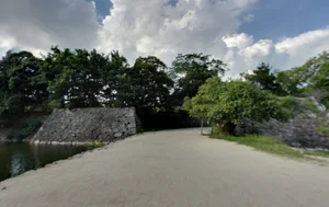 広島城　徒歩27分