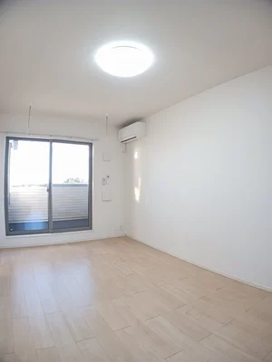 伊勢崎市のマンスリーマンション・ウィークリーマンション「Ａｍａｚｉｎｇ　ＳｑｕａｒｅＤ 302・洋室(No.1266265)」メイン画像