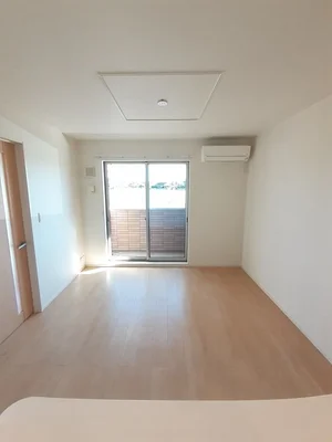 のマンスリーマンション・ウィークリーマンション「プリムローズ　ガーデンヴィラＡ 101・洋室(No.1266534)」メイン画像