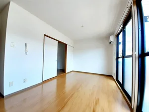 のマンスリーマンション・ウィークリーマンション「ハイカムール・シュマンＡ 105・洋室(No.1268048)」メイン画像