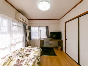 大阪府のPlat.monthly(水谷トラスト株式会社)のマンスリーマンション・ウィークリーマンション「「JR総持寺駅」徒歩9分｜駐車場相談、みどり豊かな桜通り沿い(No.1268499)」メイン画像