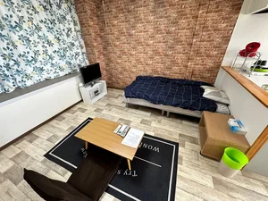 大阪府のPlat.monthly(水谷トラスト株式会社)のマンスリーマンション・ウィークリーマンション「茨木インターすぐ｜室内広々13帖アリ(No.1268502)」メイン画像