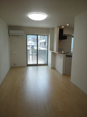 のマンスリーマンション・ウィークリーマンション「ヴィラジャローネ　デ　ケーヴⅡ 203・洋室(No.1269284)」メイン画像