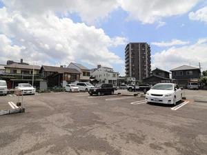近隣駐車場　車を利用される方にも便利な立地となっております！