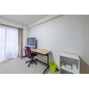 のマンスリーマンション・ウィークリーマンション「「新大阪駅」出口すぐ｜ゆったり10帖の間取りⅠ(No.1270188)」メイン画像