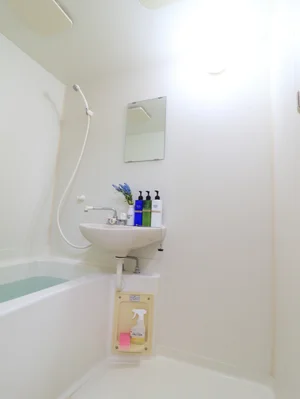 バスタブにゆったり浸かりたい方も、シャワー派の方にもおすすめのバス・トイレ別のお部屋です♪【Kマンスリー】のお部屋は備品が充実しておりますのでシャンプー・コンディショナー・ボディソープなど標準でご準備しております！またバスタブ派の方には風呂桶もございますので、ご自宅と同じようにバスタイムをお楽しみ下さい♪