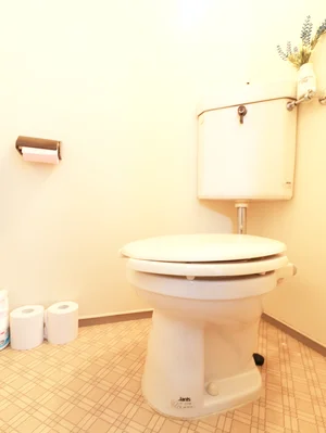 お手洗いに必須の消臭剤やトイレブラシなど、他では置いていない備品などもたくさんありますので、短期～長期でお住まいの方にも「あったら助かるものが多い」と、大変ご好評いただいております！！