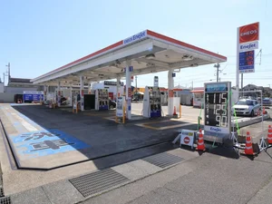 ENEOS・・・近隣のガソリンスタンドになります！給油や洗車に便利です！