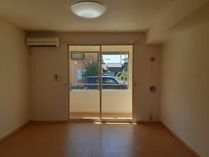 のマンスリーマンション・ウィークリーマンション「サン・ビレッジ・西方　Ⅰ 101・洋室(No.1272091)」メイン画像