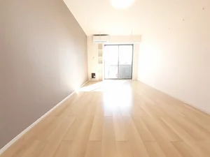 岐阜県のマンスリーマンション・ウィークリーマンション「シェーネ 105・洋室(No.1272097)」メイン画像