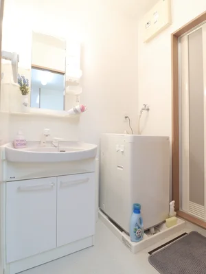 こちらも男女問わず人気の独立洗面台です♪洗濯機も洗濯洗剤を初めからご準備しておりますので、お荷物が少なくても洗い替えの心配をすることなく、安心してお住まい頂けます♪