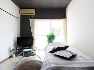 近くにJAの朝市直売所「ひらかわ朝市」があり、自炊派の方におすすめです☆外食派の方には直売所横の「ＪＡ山口中央平川惣菜センター」がございますので、美味しいお惣菜がすぐ手に入ります(^^♪駐車場ありの格安マンスリーですので、短期～長期で滞在をお考えの方にもお財布に優しい価格設定となっております！！