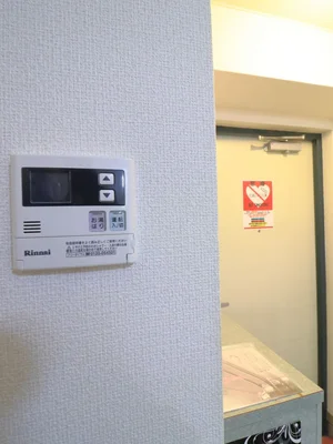 給湯器　温度調節可能です！　お湯を利用される場合はスイッチを押してください。