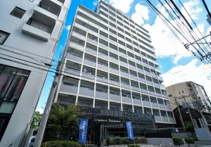 JR吉塚駅より徒歩8分の駅チカ♪オートロックあり♪周辺にはコンビニや飲食店など生活する際に助かるお店が多数ございますので非常に便利な立地です。