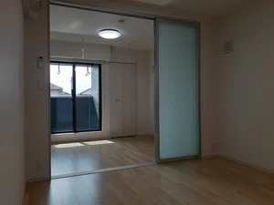 のマンスリーマンション・ウィークリーマンション「カーム　ヒルズ・ココ 207・洋室(No.1273021)」メイン画像