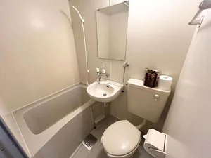 ユニットバスタイプ　※設置備品の種類・デザイン等写真と異なる場合がございます。