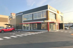 マクドナルド清輝橋店まで徒歩3分、270m。