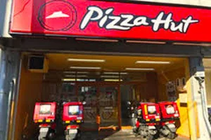 ピザハット 奥田店まで徒歩3分、400m。