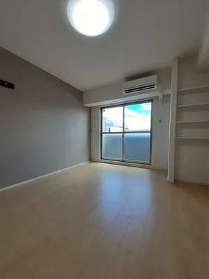 のマンスリーマンション・ウィークリーマンション「ユリウス　湊町 302・洋室(No.1274846)」メイン画像